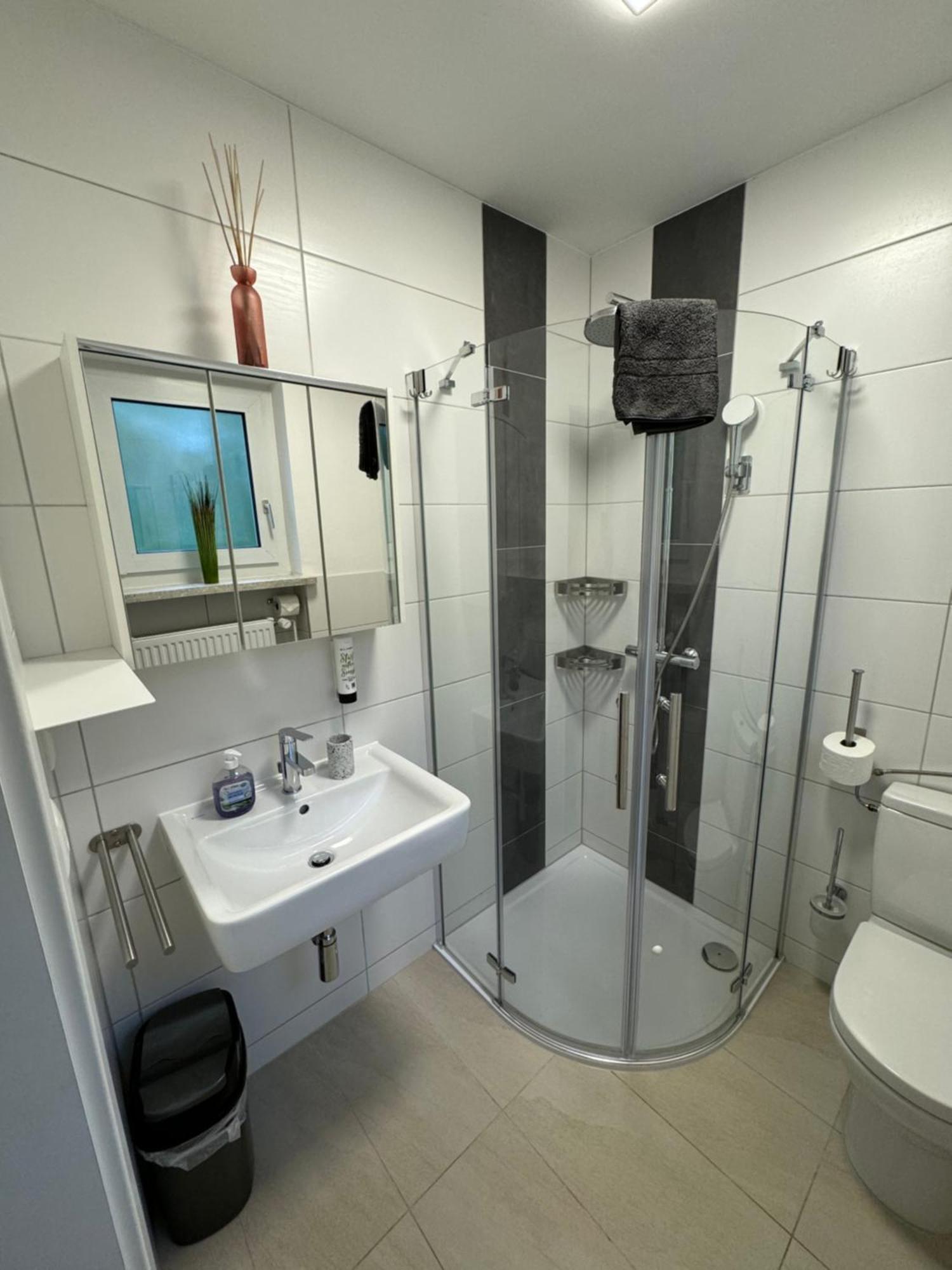 Ferienwohnung "Sorgenfrei" In Coburg ! - Im Eg Mit Privatparkplatz & Balkon Экстерьер фото